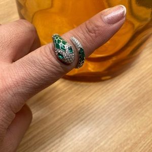Gorgeous sterling silver enamel snake ring 🐍